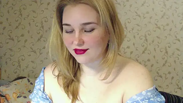 Snapshot of mmmPinUpGirl chatting on March 22, 7:53 pm mmmPinUpGirl online show from March 22, 7:53 pm