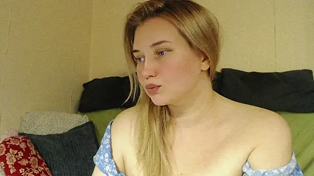 Snapshot of mmmPinUpGirl chatting on October 17, 4:20 pm mmmPinUpGirl online show from October 17, 4:20 pm