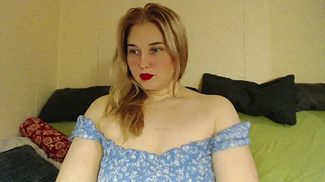 Snapshot of mmmPinUpGirl chatting on October 27, 5:39 pm mmmPinUpGirl online show from October 27, 5:39 pm