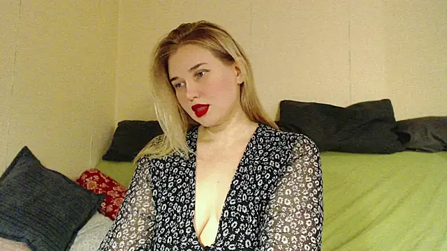 Snapshot of mmmPinUpGirl chatting on October 30, 6:30 pm mmmPinUpGirl online show from October 30, 6:30 pm