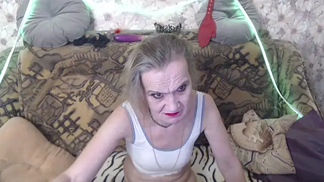 Snapshot of MissBekker chatting on November 5, 1:49 am MissBekker online show from November 5, 1:49 am