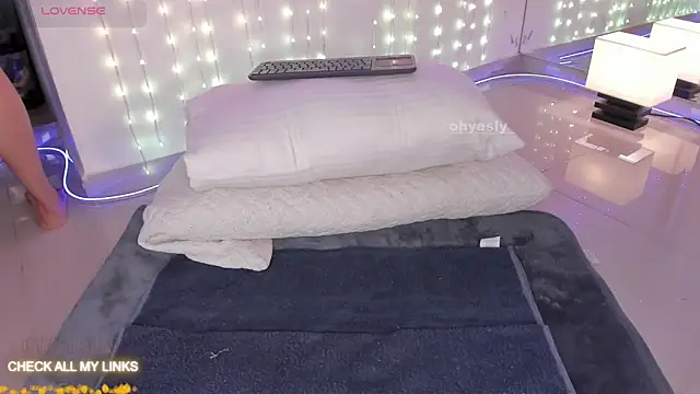 Snapshot of ohyesly_ chatting on November 20, 10:04 am ohyesly online show from November 20, 10:04 am