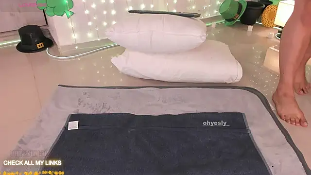 ohyesly  online show from March 2, 10:11 am