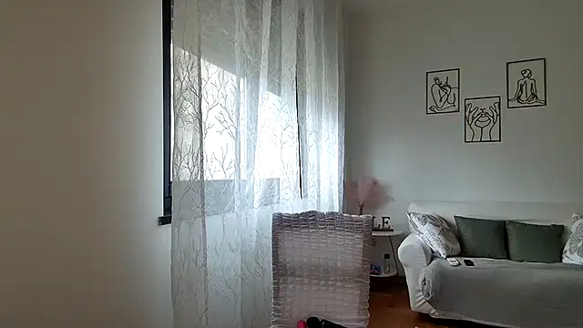 Daleliana online show from April 2, 9:07 am