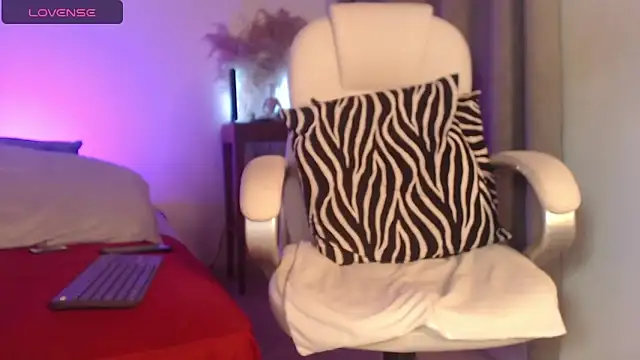 Naia Ross 1 online show from April 20, 11:28 pm