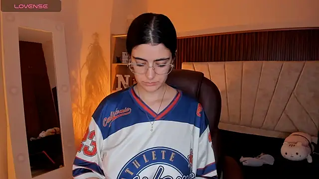  Niah  online show from February 8, 9:18 pm