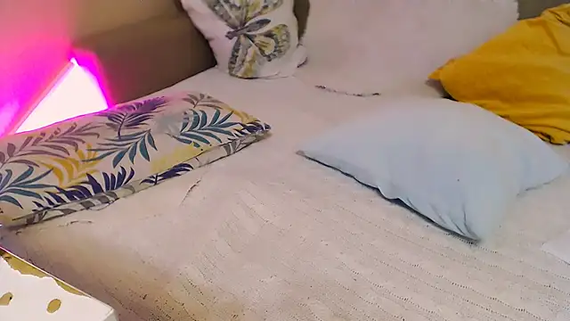 Snapshot of OLIVIA_CANDY chatting on February 13, 5:36 am OLIVIA CANDY online show from February 13, 5:36 am