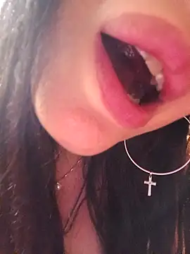 eva750 online show from March 29, 1:33 pm