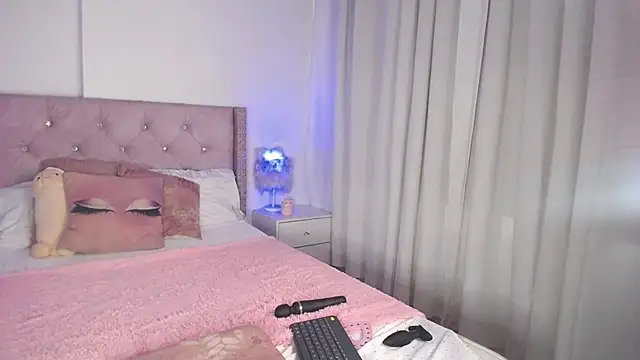 Snapshot of destinysweet21 chatting on February 2, 3:07 pm destinysweet21 online show from February 2, 3:07 pm