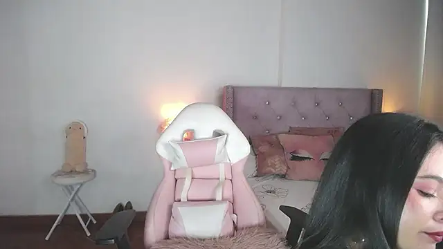 Snapshot of destinysweet21 chatting on February 21, 5:42 pm destinysweet21 online show from February 21, 5:42 pm