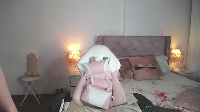 Snapshot of destinysweet21 chatting on February 23, 10:17 am destinysweet21 online show from February 23, 10:17 am