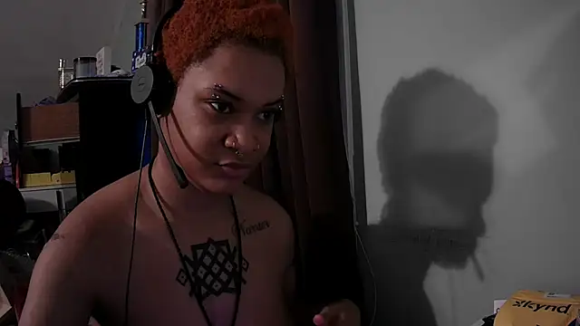 nickytheehawtie online show from May 4, 12:17 am