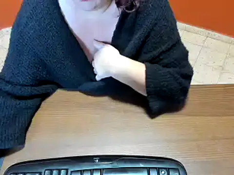 Snapshot of NikkiHolland chatting on January 29, 8:18 am NikkiHolland online show from January 29, 8:18 am