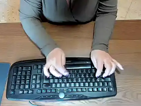 Snapshot of NikkiHolland chatting on March 4, 10:13 am NikkiHolland online show from March 4, 10:13 am