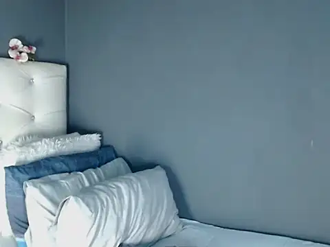 Snapshot of _MoniqueLovay_ chatting on September 21, 11:01 am MoniqueLovay online show from September 21, 11:01 am