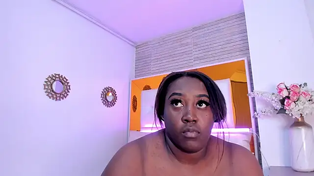 ShaniaBrownn online show from March 18, 8:15 pm