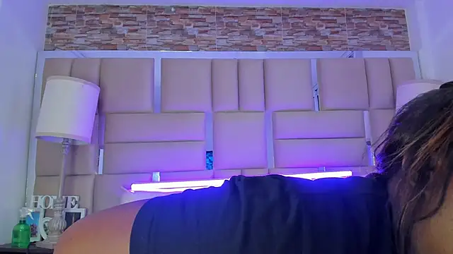 ShaniaBrownn online show from October 10, 7:57 pm