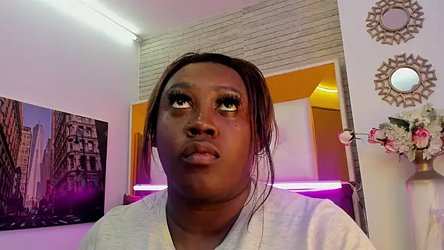 ShaniaBrownn online show from November 1, 8:00 pm