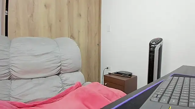 xspecialoomx online show from March 23, 1:26 pm