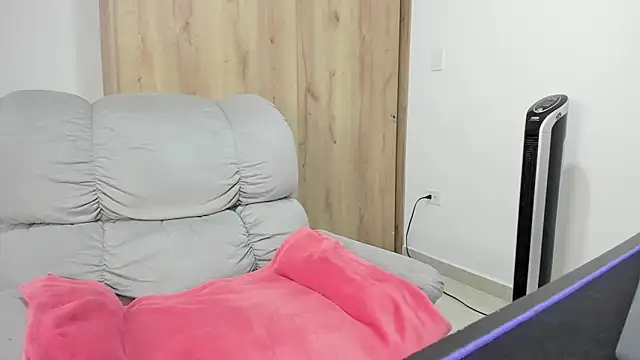 xspecialoomx online show from April 14, 1:50 pm