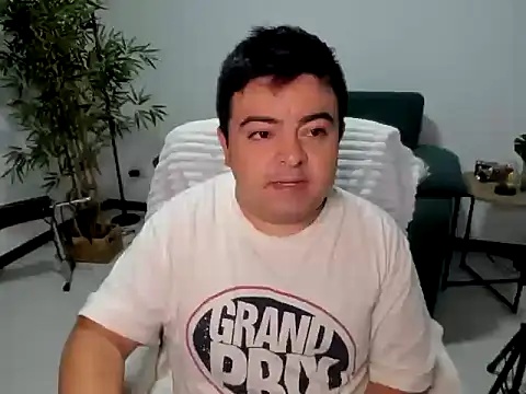 Snapshot of naughty_bear chatting on September 28, 2:39 am naughty bear online show from September 28, 2:39 am