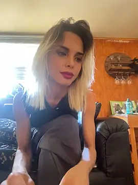 Lalolachilena online show from February 28, 6:09 pm