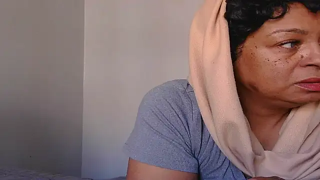 MSweetLindaParks online show from October 17, 6:54 pm