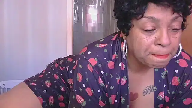 MSweetLindaParks online show from December 3, 7:01 pm