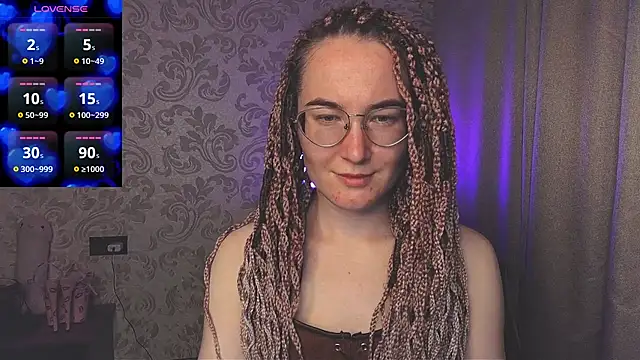 Snapshot of AgnesGraham chatting on April 22, 10:44 pm AgnesGraham online show from April 22, 10:44 pm