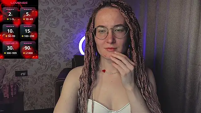 Snapshot of AgnesGraham chatting on April 28, 10:37 pm AgnesGraham online show from April 28, 10:37 pm