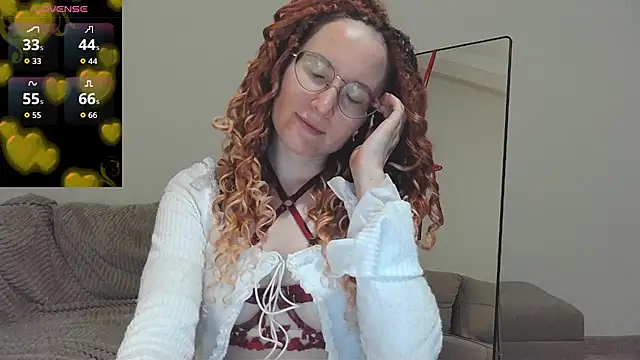 Snapshot of AgnesGraham chatting on August 3, 9:51 pm AgnesGraham online show from August 3, 9:51 pm