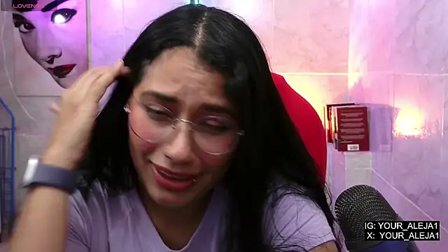 LauraRuiz1 online show from May 15, 10:50 pm