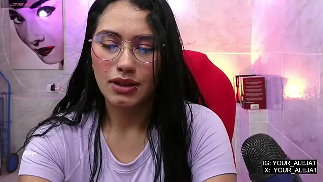 LauraRuiz1 online show from May 15, 11:23 pm