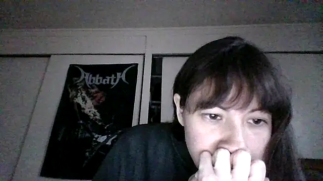 Snapshot of petitedoll29 chatting on December 8, 12:29 am petitedoll29 online show from December 8, 12:29 am