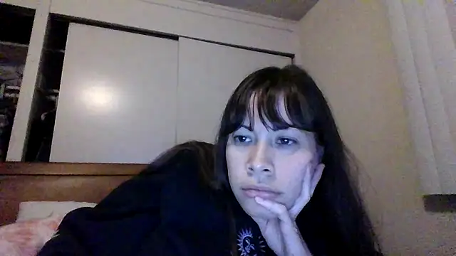 Snapshot of petitedoll29 chatting on December 19, 6:12 am petitedoll29 online show from December 19, 6:12 am