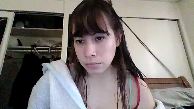 Snapshot of petitedoll29 chatting on December 20, 10:00 pm petitedoll29 online show from December 20, 10:00 pm