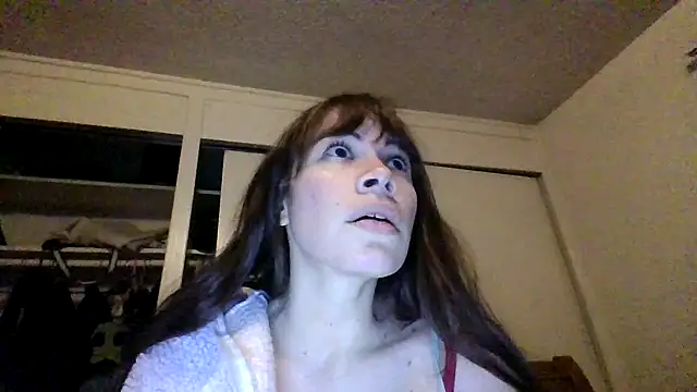 Snapshot of petitedoll29 chatting on December 21, 1:26 am petitedoll29 online show from December 21, 1:26 am