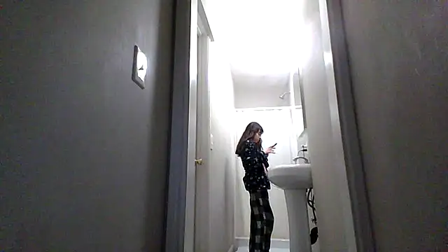 petitedoll29 online show from November 18, 8:24 pm