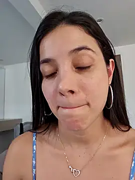 miaeyes online show from December 6, 6:28 pm