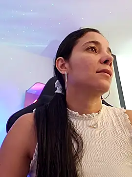 miaeyes online show from January 13, 4:30 pm