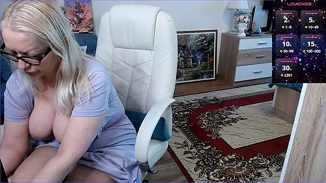 EllyBigBoobs online show from September 11, 9:31 am