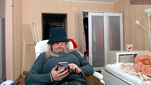 Snapshot of PamHardFuck chatting on January 25, 3:40 am PamHardFuck online show from January 25, 3:40 am