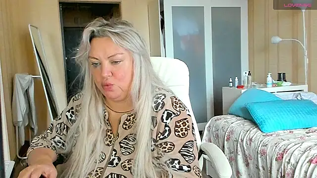 Snapshot of PamHardFuck chatting on October 10, 9:41 am PamHardFuck online show from October 10, 9:41 am