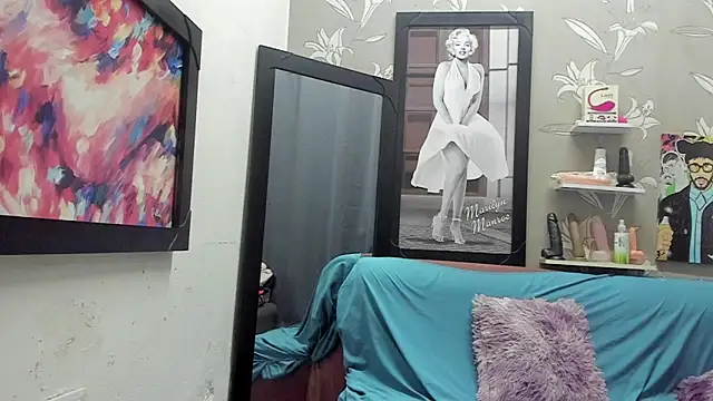 Karen Bis online show from April 13, 9:20 pm