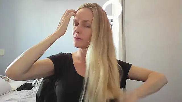 Annylove1 online show from January 7, 12:18 pm