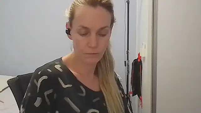 Annylove1 online show from March 19, 11:53 pm