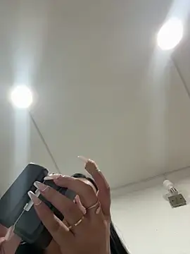 Hannahoff online show from April 7, 1:17 am