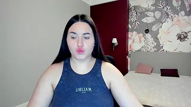 Roxie Bradley online show from February 3, 6:40 am