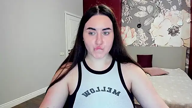 Roxie Bradley online show from February 24, 6:55 am