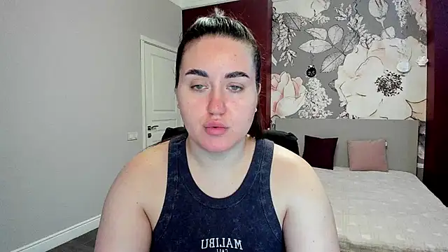 Roxie Bradley online show from March 4, 6:41 am